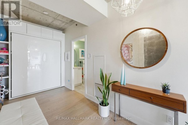 Living room - 602 - 630 Queen Street E, Toronto, ON M4M1G3 Photo 4