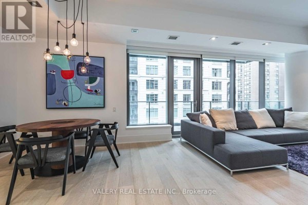602 - 77 Charles Street W, Toronto, ON M5S0B2 Photo 2
