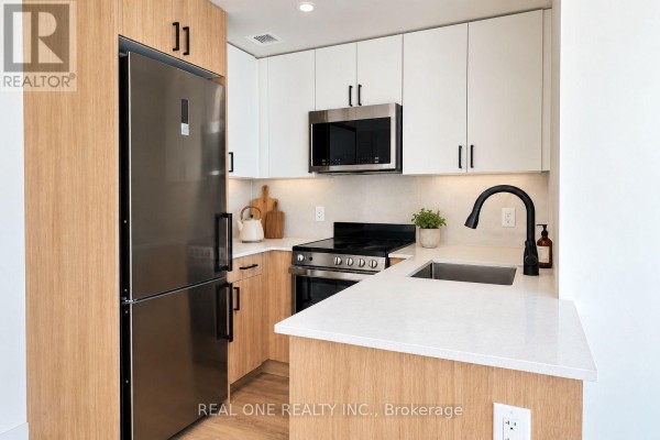 Kitchen - 602 - 810 King Street W, Hamilton, ON L8S0A7 Photo 3