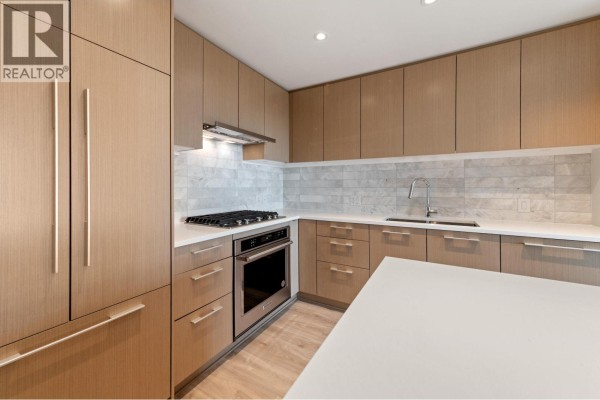 602 110 E 17th Street, North Vancouver, BC V7L0K4 Photo 3