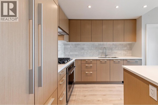 602 110 E 17th Street, North Vancouver, BC V7L0K4 Photo 4
