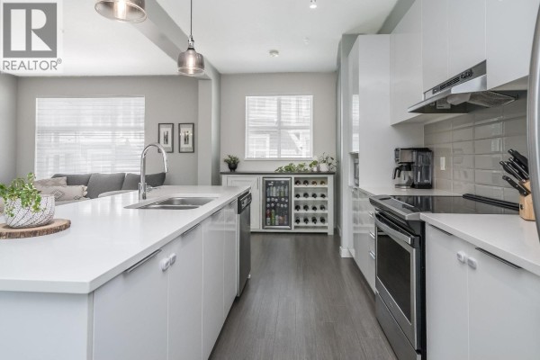 602 11295 Pazarena Place, Maple Ridge, BC V2X4K9 Photo 4
