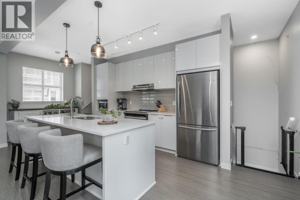 602 11295 Pazarena Place, Maple Ridge, BC V2X4K9 Photo 5