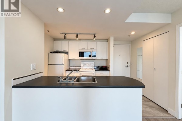 602 1331 W Georgia Street, Vancouver, BC V6E4P1 Photo 3