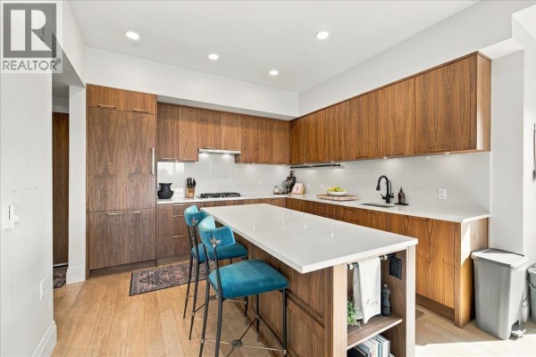 602 2550 Garden Drive, Vancouver, BC V5N4X6 Photo 2
