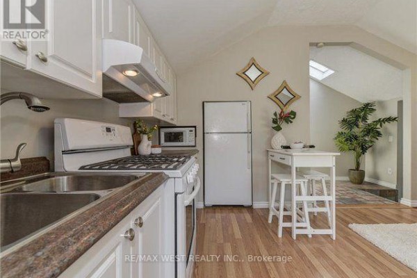 Laundry room - 602 Annland Street, Pickering, ON L1W1A7 Photo 4