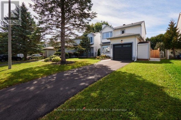 Living room - 602 Brome Crescent, Ottawa, ON K4A3G7 Photo 2