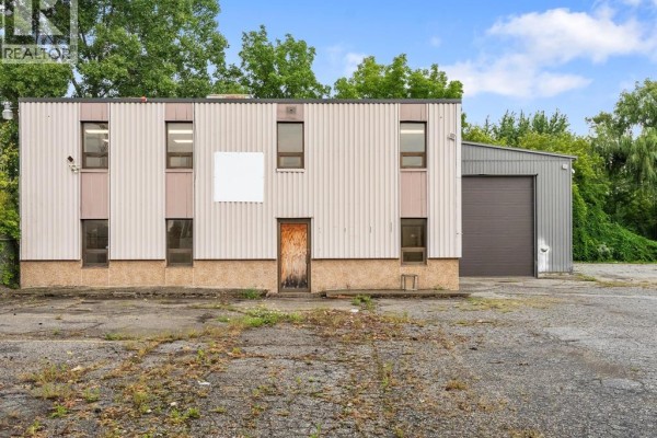 602 Ellis Street West, Windsor, ON N8X1Y7 Photo 2