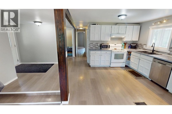 Kitchen - 602 Fir Street, Quesnel, BC V2J3W2 Photo 5