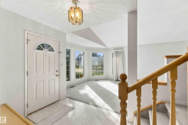 Family room - 602 Forest Ln Nw, Edmonton, AB T6R2C4 Photo 4