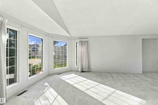 Primary Bedroom - 602 Forest Ln Nw, Edmonton, AB T6R2C4 Photo 5