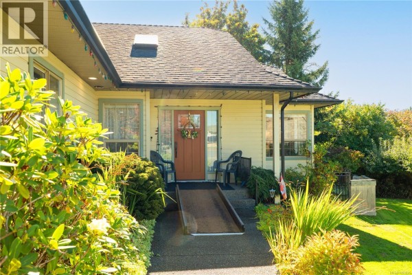 Living room - 6023 Sterling Dr, Duncan, BC V9L5N2 Photo 3