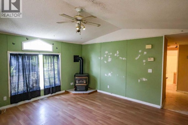 6024 Spruce Crescent, Stettler, AB, photo 2