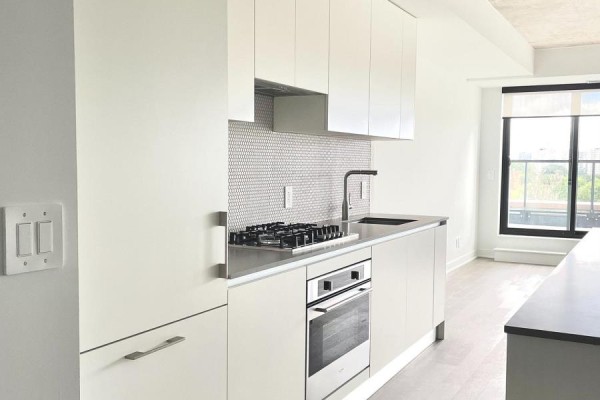 603 - 2720 Dundas Street W, Toronto, ON M6P0C3 Photo 2