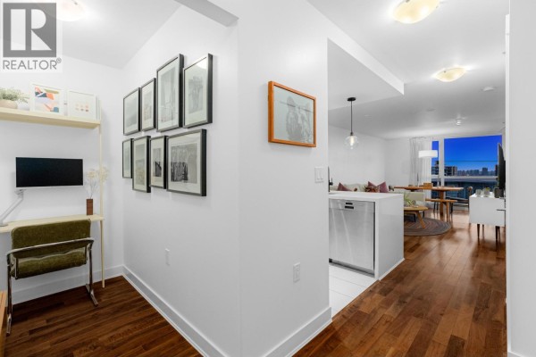 603 160 W 3rd Street, North Vancouver, BC V7M0A9 Photo 2
