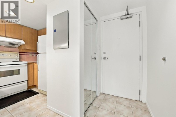 603 183 Keefer Place, Vancouver, BC V6B6B9 Photo 2