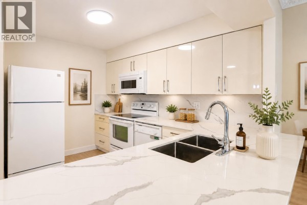 603 2468 E Broadway, Vancouver, BC V5M4V1 Photo 3