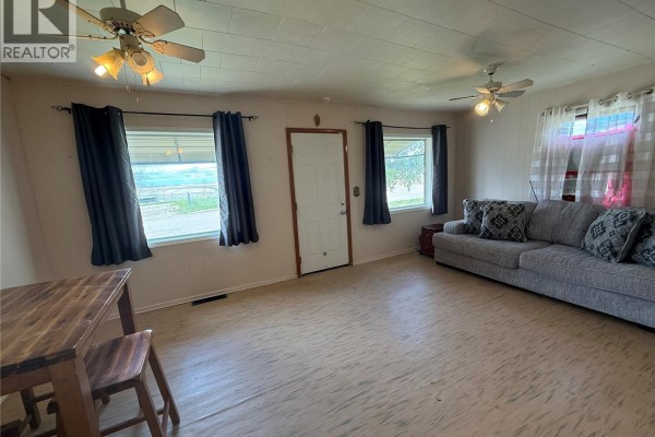 Living room - 603 5th Street Sw, Eston, SK S0L1A0 Photo 2