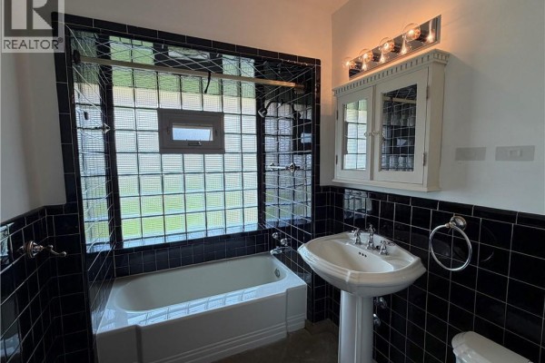 3pc Bathroom - 603 Rymal Road W, Hamilton, ON L9B1B7 Photo 5
