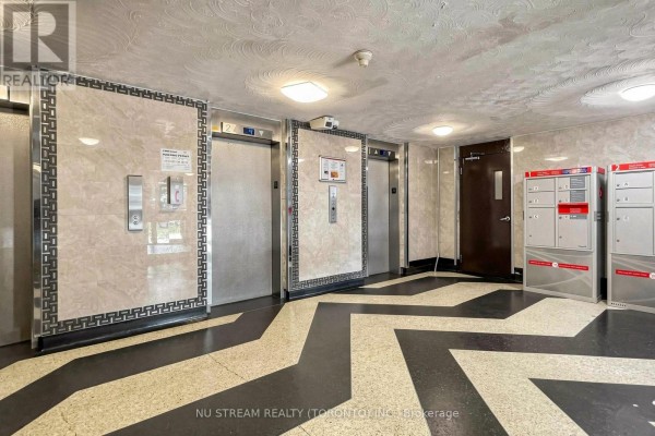 Kitchen - 604 - 100 Lotherton Pathway, Toronto, ON M6B2G8 Photo 4