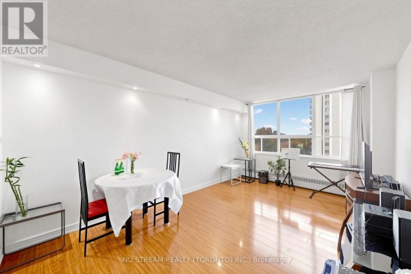 Primary Bedroom - 604 - 100 Lotherton Pathway, Toronto, ON M6B2G8 Photo 5