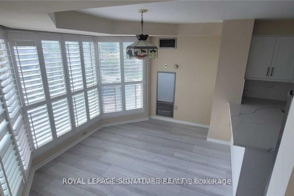 Living room - 604 - 2155 Burnhamthorpe Road, Mississauga, ON L5L5P9 Photo 4
