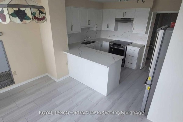Kitchen - 604 - 2155 Burnhamthorpe Road, Mississauga, ON L5L5P9 Photo 5