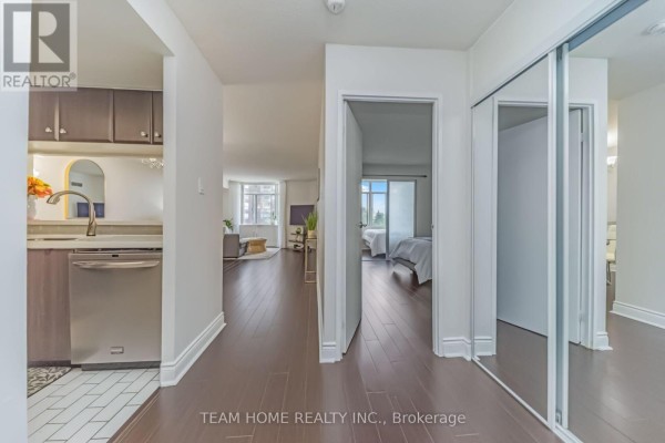 Den - 604 - 300 Webb Drive, Mississauga, ON L5B3W3 Photo 2