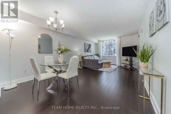 Living room - 604 - 300 Webb Drive, Mississauga, ON L5B3W3 Photo 3