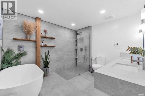 604 1500 Ostler Court, North Vancouver, BC V7G2S2 Photo 3