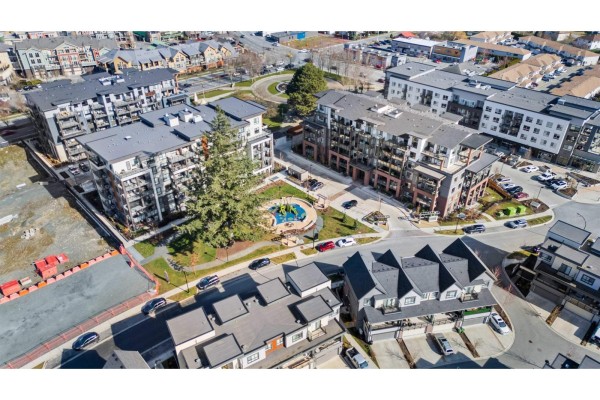 604 45505 Campus Drive, Garrison Crossing, Chilliwack, BC V2R6L2 Photo 4