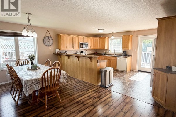 Kitchen - 604 7th Avenue W, Meadow Lake, SK S9X1B1 Photo 3