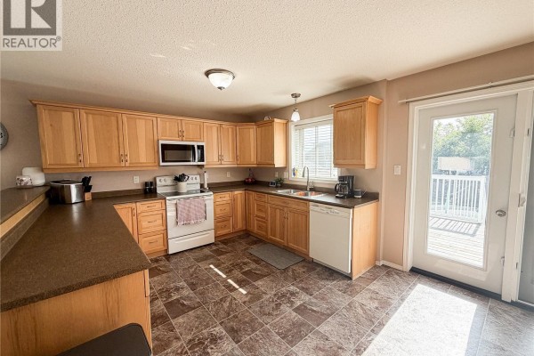 Dining room - 604 7th Avenue W, Meadow Lake, SK S9X1B1 Photo 4