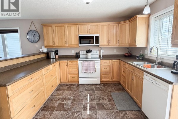 Primary Bedroom - 604 7th Avenue W, Meadow Lake, SK S9X1B1 Photo 5