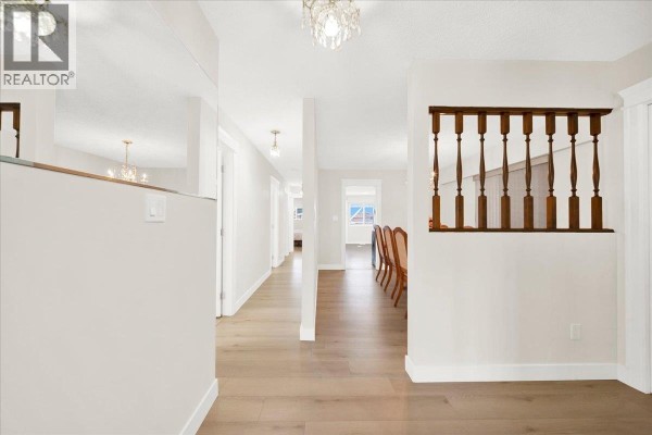 604 E 54th Avenue, Vancouver, BC V5X1L6 Photo 3