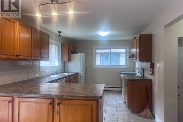 Kitchen - 604 Headley Drive, London North, ON N6H3V4 Photo 4