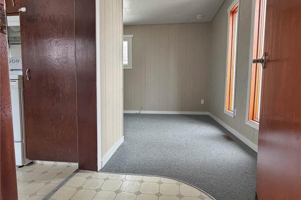 Kitchen - 604 Sussex Avenue, Esterhazy, SK S0A0X0 Photo 3