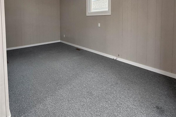 Enclosed porch - 604 Sussex Avenue, Esterhazy, SK S0A0X0 Photo 4
