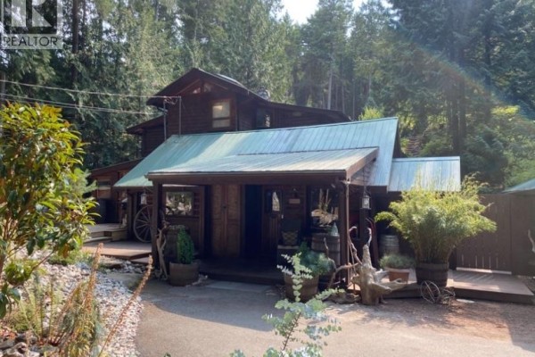 604 Waugh Road, Mayne Island, BC V0N2J1 Photo 2