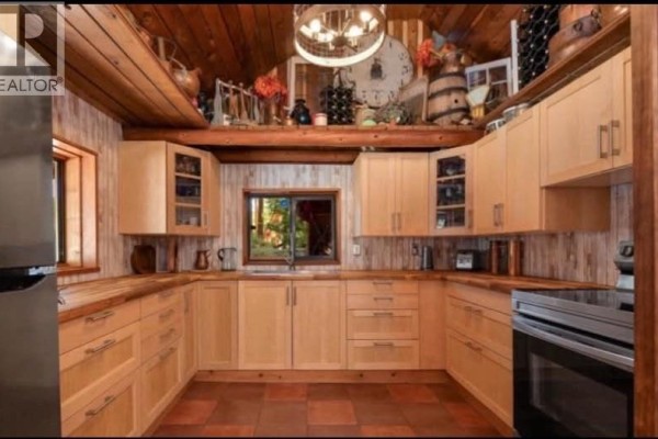 604 Waugh Road, Mayne Island, BC V0N2J1 Photo 5