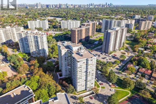 Living room - 605 - 1121 Steeles Avenue W, Toronto, ON M2R3W7 Photo 2