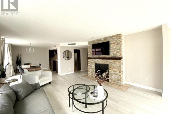 Kitchen - 605 - 135 George Street S, Toronto, ON M5A4E8 Photo 4