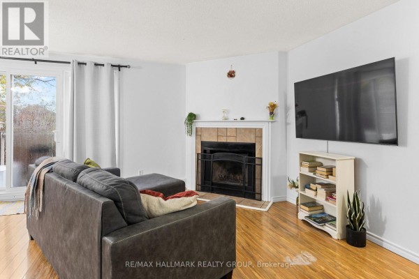 Primary Bedroom - 605 - 1589 St Bernard Street, Ottawa, ON K1T3H9 Photo 5
