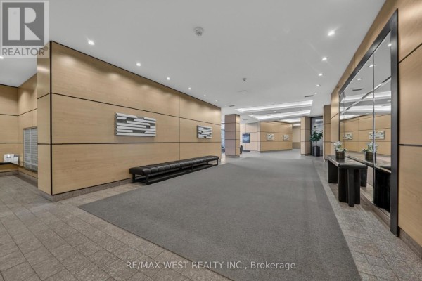 Den - 605 - 2900 Highway 7, Vaughan, ON L4K0G3 Photo 5