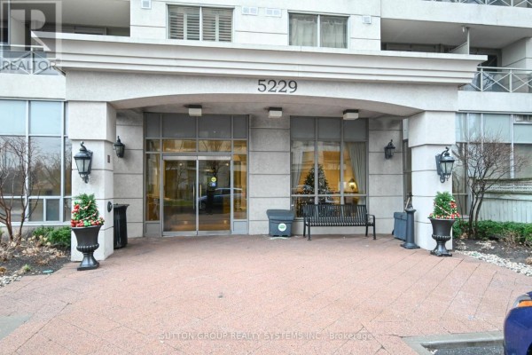 Kitchen - 605 - 5229 Dundas Street W, Toronto, ON M9B6L9 Photo 3
