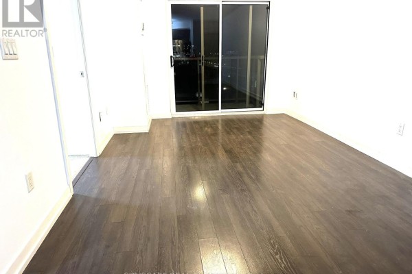 Living room - 605 - 812 Lansdowne Avenue, Toronto, ON M6H4K5 Photo 3