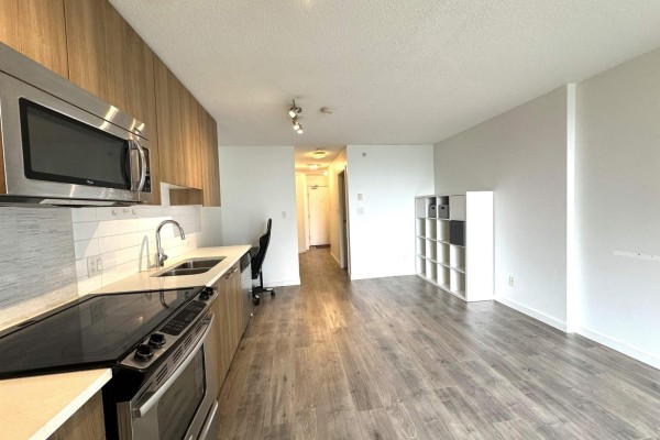 605 13325 102a Avenue, Surrey, BC V3T0J5 Photo 3