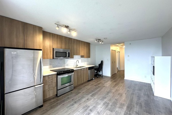605 13325 102a Avenue, Surrey, BC V3T0J5 Photo 4
