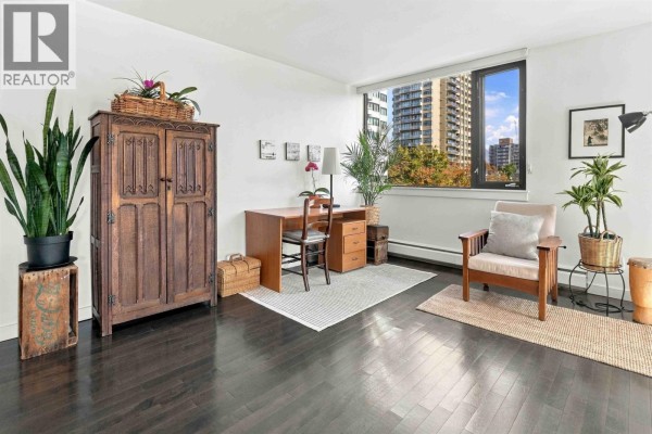 605 1725 Pendrell Street, Vancouver, BC V6G2X7 Photo 4