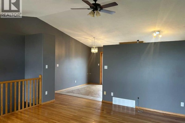 Foyer - 605 2a Avenue Sw, Slave Lake, AB T0G2A4 Photo 4